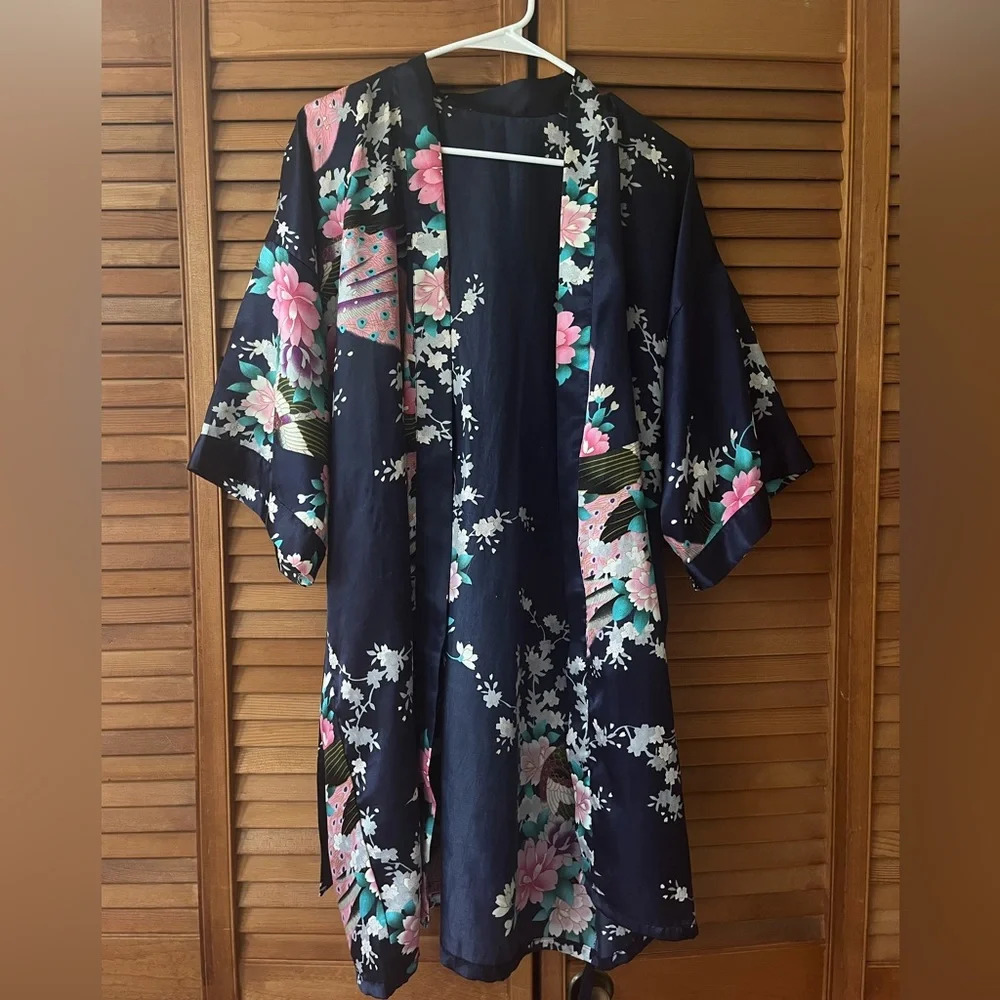 Japanese Robe - Picture 1 of 5